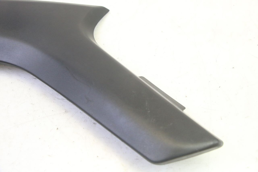 photo de OSŁONA POD LEWYM SIEDZENIEM SUZUKI DL V STROM 1000 (2002 - 2007) - Zoom stanu zużycia