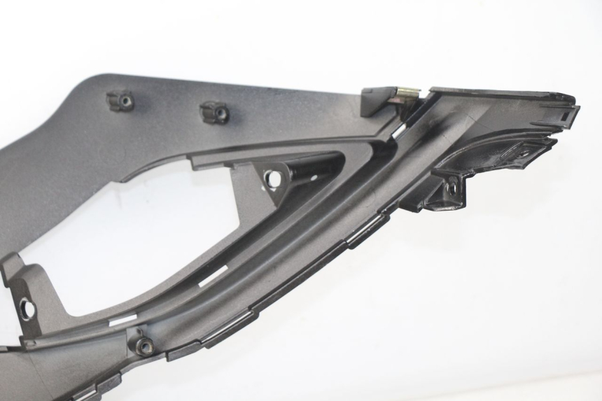 photo de OSŁONA POD LEWYM SIEDZENIEM SYM FIDDLE 3 III 125 (2014 - 2020) - Inny kąt widzenia