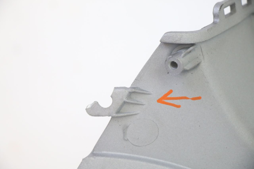 photo de OSŁONA POD LEWYM SIEDZENIEM SYM FIDDLE 3 III 125 (2014 - 2020) - Punkty mocowania