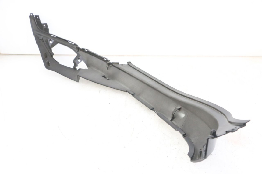 photo de OSŁONA POD LEWYM SIEDZENIEM SYM FIDDLE 3 III 50 (2014 - 2020) - Inny kąt widzenia