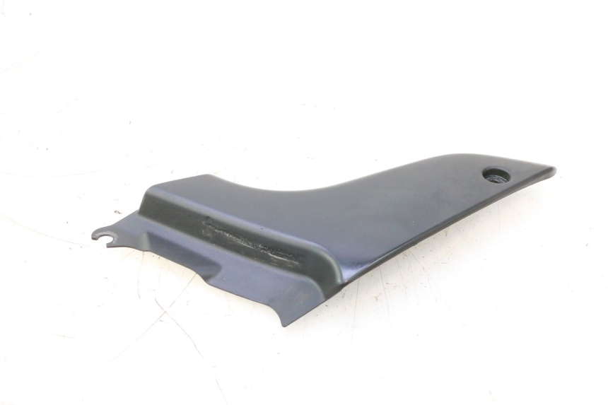 photo de OSŁONA POD SIEDZENIEM LEWA YAMAHA FJR 1300 (2001 - 2005) - Zbliżenie techniczne