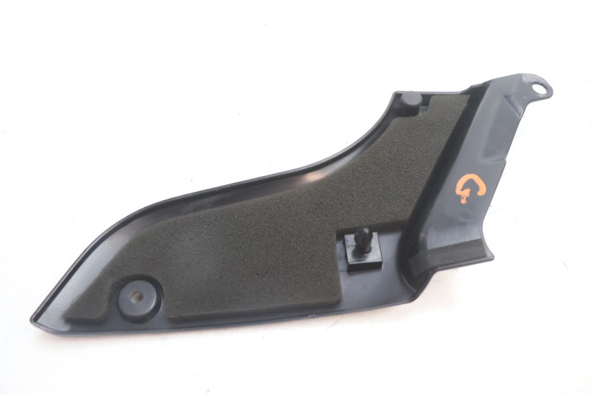 photo de OSŁONA POD SIEDZENIEM LEWA YAMAHA FJR 1300 (2001 - 2005) - Zbliżenie techniczne