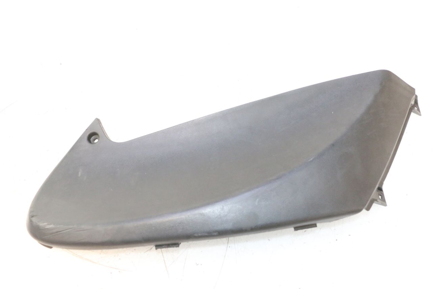 photo de OSŁONA POD LEWYM SIEDZENIEM PIAGGIO FLY 2T 50 (2004 - 2017) - Szczegół części