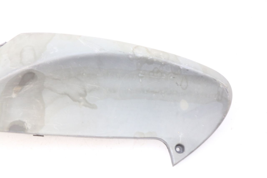 photo de OSŁONA POD LEWYM SIEDZENIEM PIAGGIO FLY 100 (2006 - 2010) - Zbliżenie techniczne