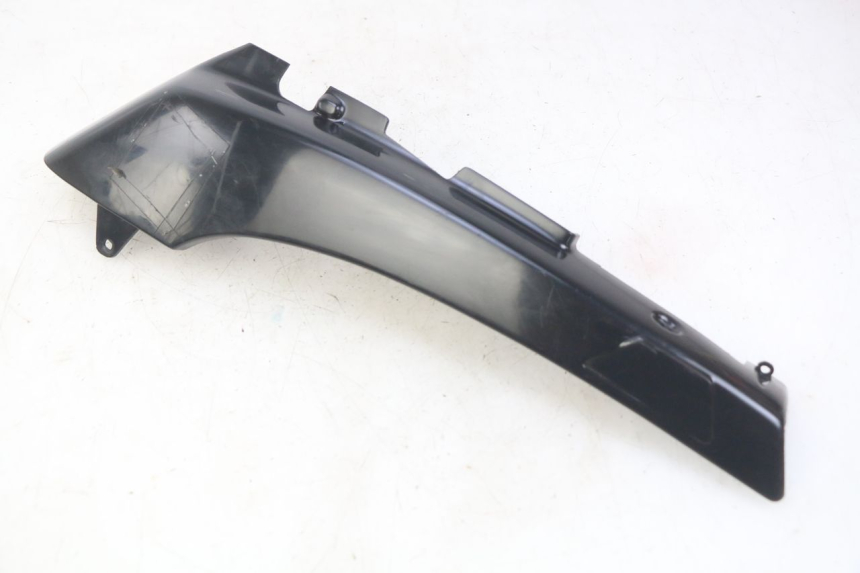 photo de OSŁONA POD LEWYM SIEDZENIEM PEUGEOT FOX 50 (1995 - 2003) - Zbliżenie techniczne