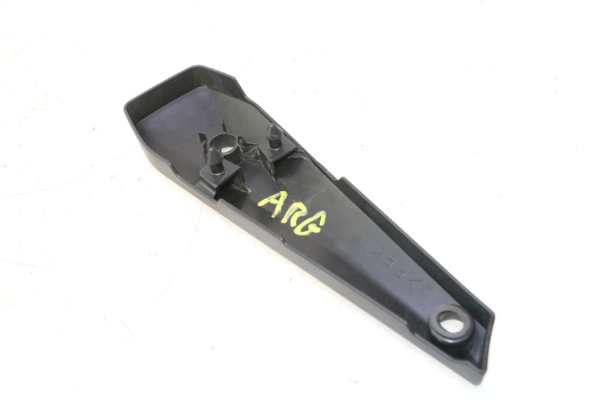 photo de OSŁONA POD LEWYM SIEDZENIEM YAMAHA FZ8 800 (2010 - 2016) - Zbliżenie techniczne