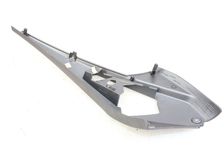 photo de OSŁONA POD LEWYM SIEDZENIEM PEUGEOT GEOPOLIS RS 125 (2007 - 2009) - Szczegół części