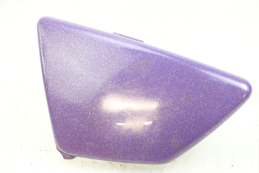 photo de OSŁONA POD LEWYM SIEDZENIEM SUZUKI GN 125 (1997 - 2000) - Widok główny