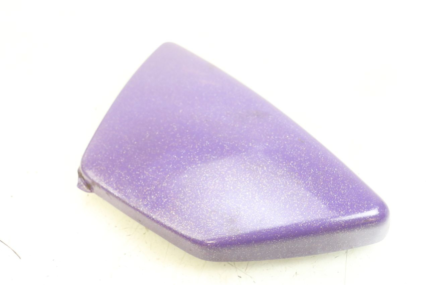 photo de OSŁONA POD LEWYM SIEDZENIEM SUZUKI GN 125 (1997 - 2000) - Inny kąt widzenia