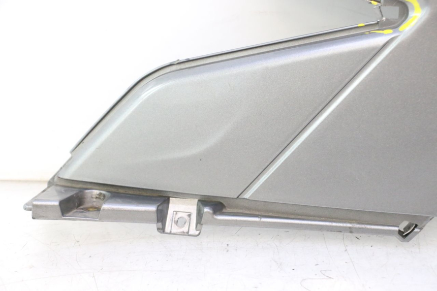 photo de OSŁONA POD SIEDZENIEM LEWA GILERA GP 800 (2007 - 2013) - Szczegół części