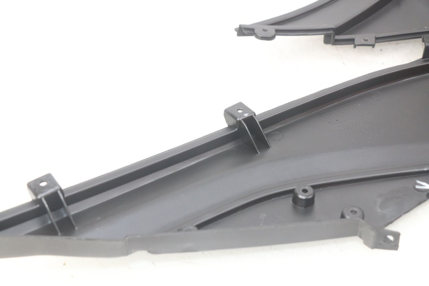 photo de OSŁONA POD LEWYM SIEDZENIEM TNT MOTOR GRIDO 2T 50 (2010 - 2019) - Zoom stanu zużycia