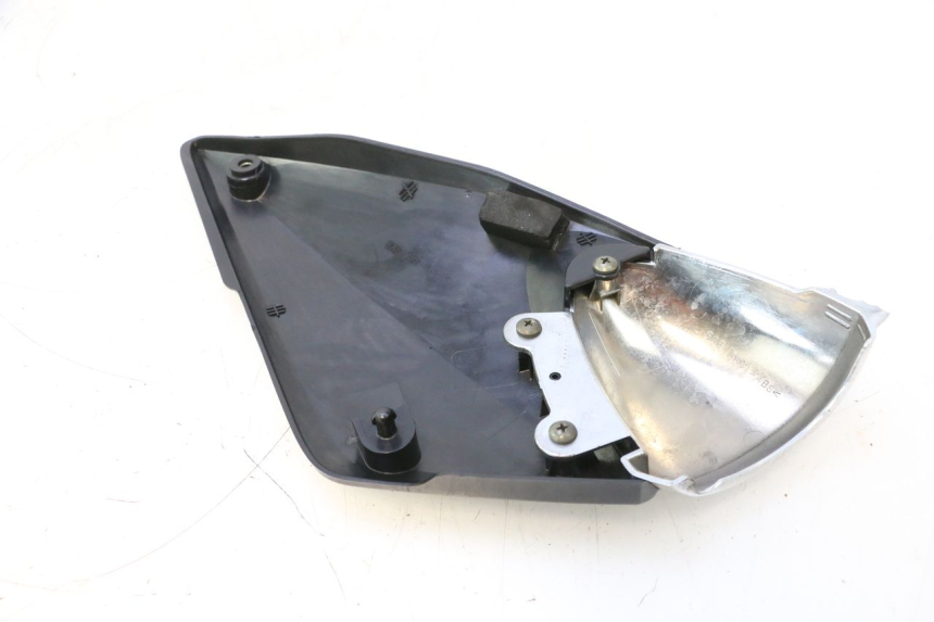 photo de OSŁONA POD SIEDZENIEM LEWA SUZUKI GSF N BANDIT 1200 (2001 - 2005) - Zbliżenie techniczne