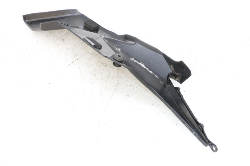 photo de OSŁONA POD LEWYM SIEDZENIEM SUZUKI GSR 750 (2011 - 2017) - Zbliżenie techniczne