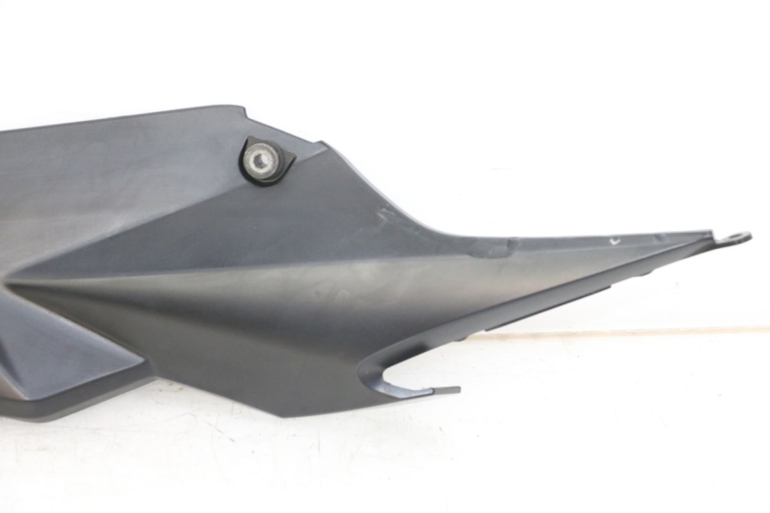 photo de OSŁONA POD LEWYM SIEDZENIEM SUZUKI GSR 750 (2011 - 2017) - Stan powierzchni