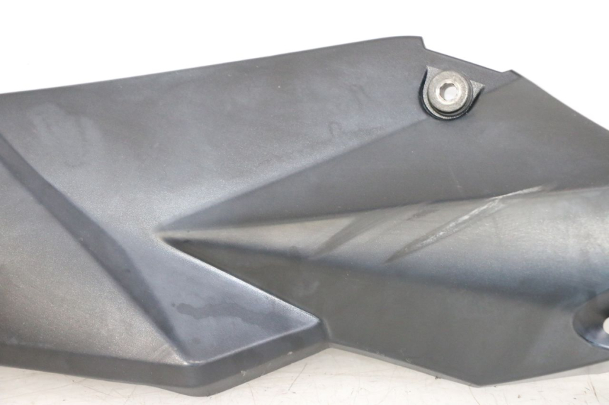 photo de OSŁONA POD LEWYM SIEDZENIEM SUZUKI GSR 750 (2011 - 2017) - Widok produktu