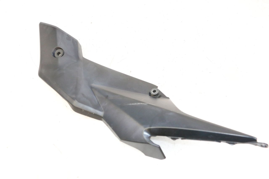 photo de OSŁONA POD LEWYM SIEDZENIEM SUZUKI GSR 750 (2011 - 2017) - Punkty mocowania