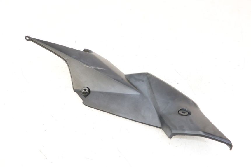 photo de OSŁONA POD LEWYM SIEDZENIEM SUZUKI GSR 750 (2011 - 2017) - Stan powierzchni