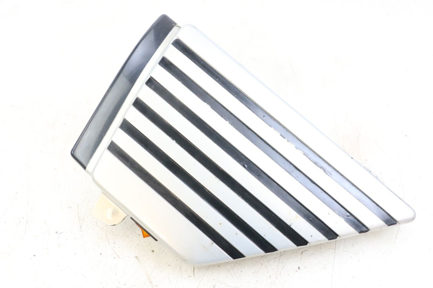 photo de OSŁONA POD LEWYM SIEDZENIEM SUZUKI GSX E 250 (1982 - 1983) - Widok główny