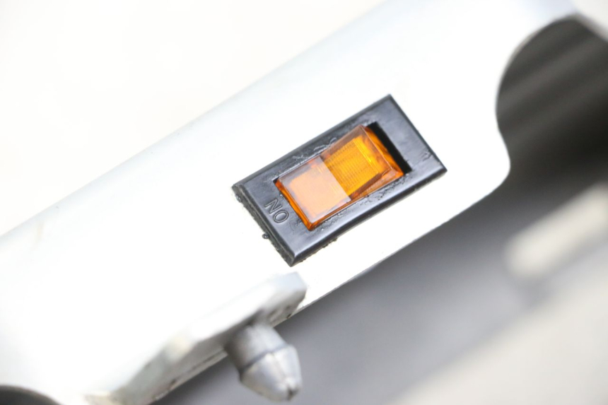 photo de OSŁONA POD LEWYM SIEDZENIEM SUZUKI GSX E 250 (1982 - 1983) - Szczegół części