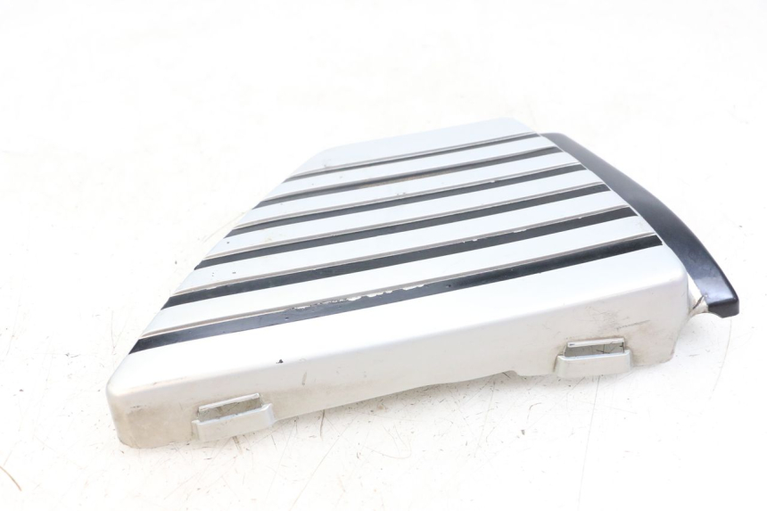 photo de OSŁONA POD LEWYM SIEDZENIEM SUZUKI GSX E 250 (1982 - 1983) - Zbliżenie techniczne