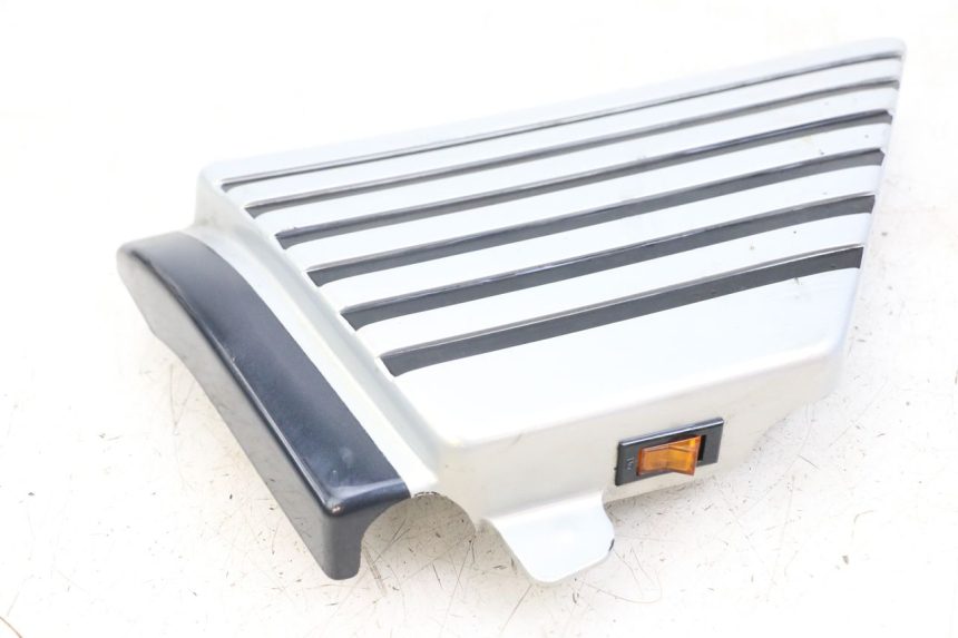 photo de OSŁONA POD LEWYM SIEDZENIEM SUZUKI GSX E 250 (1982 - 1983) - Punkty mocowania