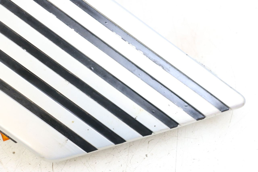 photo de OSŁONA POD LEWYM SIEDZENIEM SUZUKI GSX E 250 (1982 - 1983) - Stan powierzchni