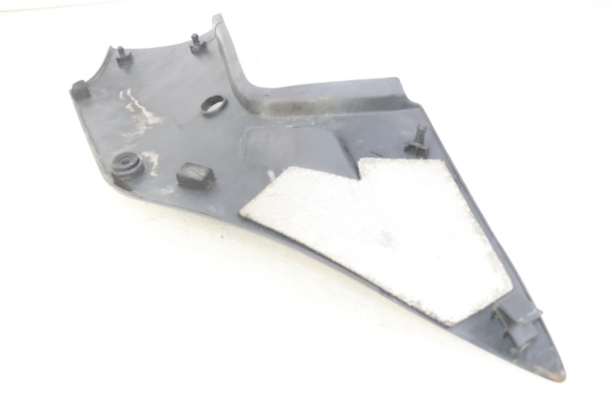 photo de OSŁONA POD LEWYM SIEDZENIEM SUZUKI GSX-F GSX  F 1100 (1988 - 1994) - Szczegół części