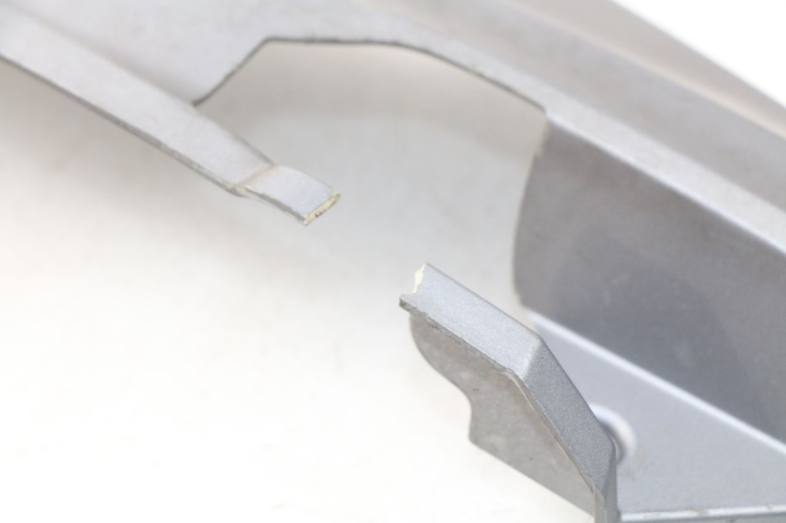 photo de OSŁONA POD LEWYM SIEDZENIEM SYM GTS EFI ABS 125 (2012 - 2016) - Zbliżenie techniczne