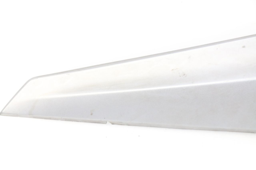 photo de OSŁONA POD LEWYM SIEDZENIEM SYM GTS EFI ABS 125 (2012 - 2016) - Stan powierzchni