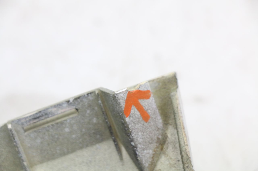 photo de OSŁONA POD LEWYM SIEDZENIEM HONDA NES AROBASE 125 (2000 - 2003) - Zbliżenie techniczne