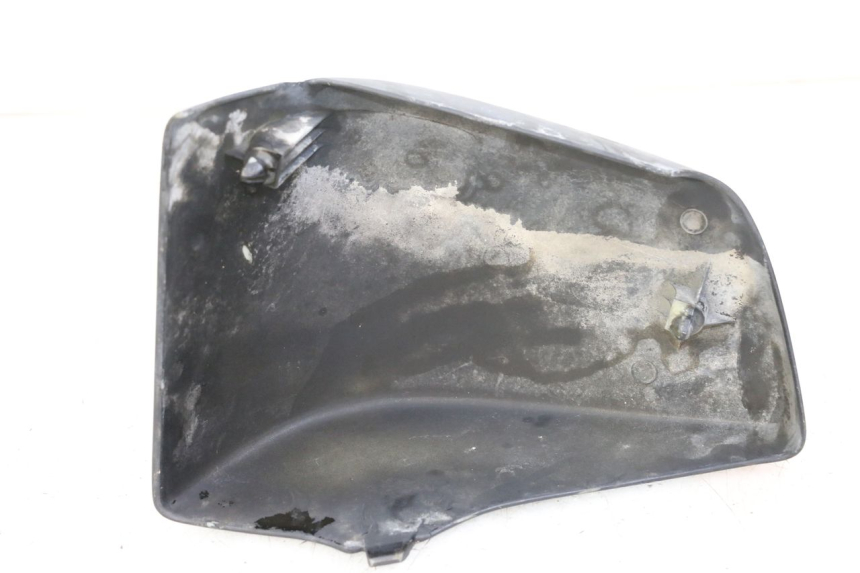 photo de OSŁONA POD LEWYM SIEDZENIEM HONDA VT C2 SHADOW 750 (1997 - 2001) - Zoom stanu zużycia