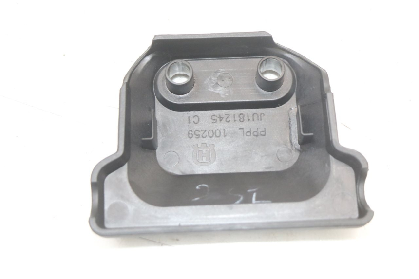 photo de OSŁONA POD LEWYM SIEDZENIEM HUSQVARNA SVARTPILEN 401 (2018 - 2023) - Inny kąt widzenia