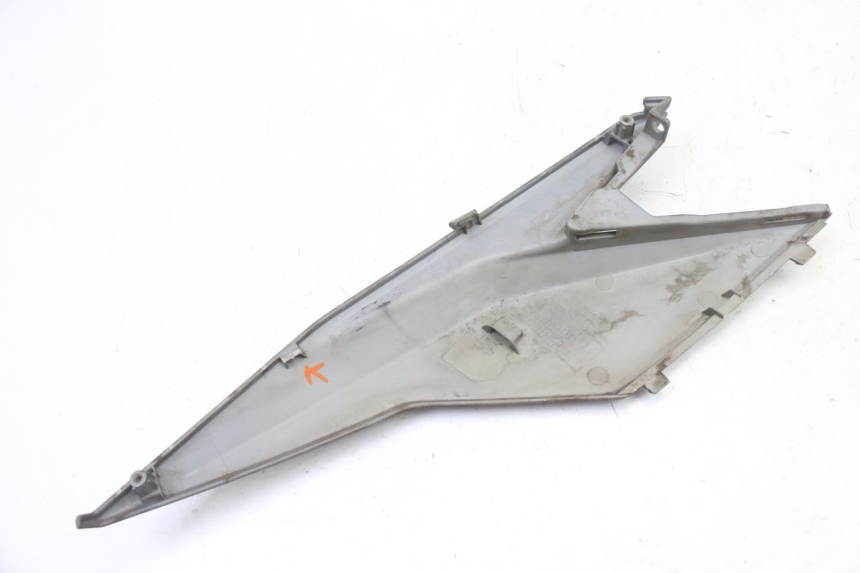 photo de OSŁONA POD LEWYM SIEDZENIEM SYM JET 14 4T 50 (2018 - 2022) - Inny kąt widzenia