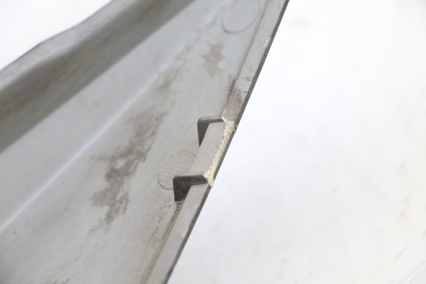 photo de OSŁONA POD LEWYM SIEDZENIEM SYM JET 14 4T 50 (2018 - 2022) - Widok ogólny