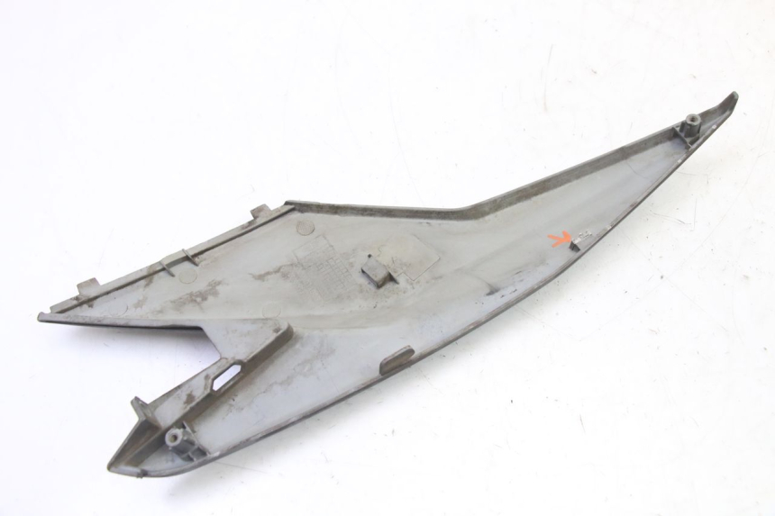 photo de OSŁONA POD LEWYM SIEDZENIEM SYM JET 14 4T 50 (2018 - 2022) - Punkty mocowania