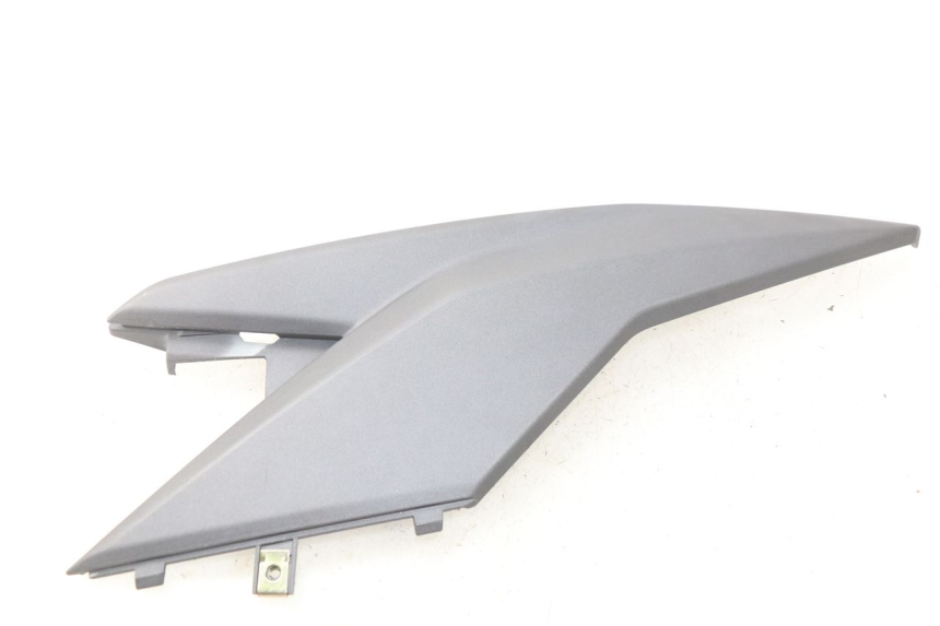 photo de OSŁONA POD LEWYM SIEDZENIEM SYM JET 4 4T 50 (2018 - 2021) - Widok główny