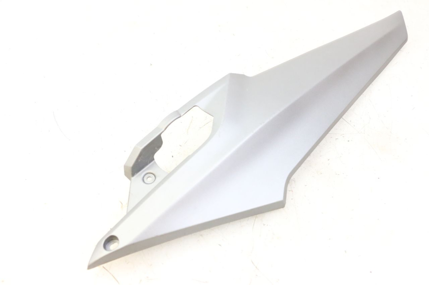 photo de OSŁONA POD LEWYM SIEDZENIEM SYM JOYMAX 125 (2010 - 2017) - Widok ogólny