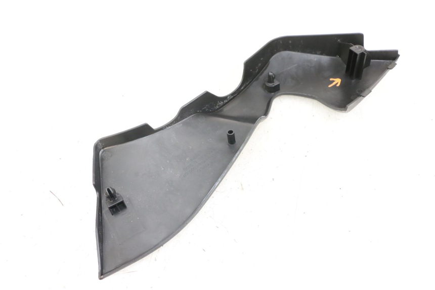 photo de OSŁONA POD LEWYM SIEDZENIEM KYMCO K-PW K-PIPE 50 (2012 - 2017) - Zbliżenie techniczne