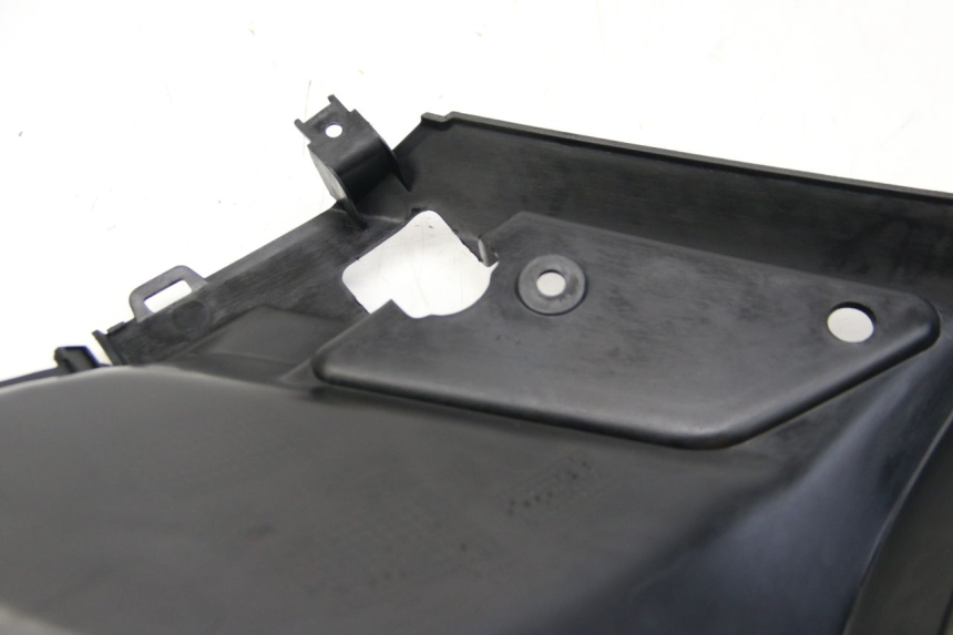 photo de OSŁONA POD LEWYM SIEDZENIEM PEUGEOT KISBEE 2T 50 (2018 - 2022) - Zbliżenie komponentów