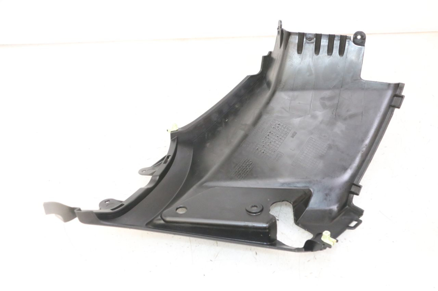 photo de OSŁONA POD LEWYM SIEDZENIEM PEUGEOT KISBEE 2T 50 (2018 - 2022) - Zoom stanu zużycia