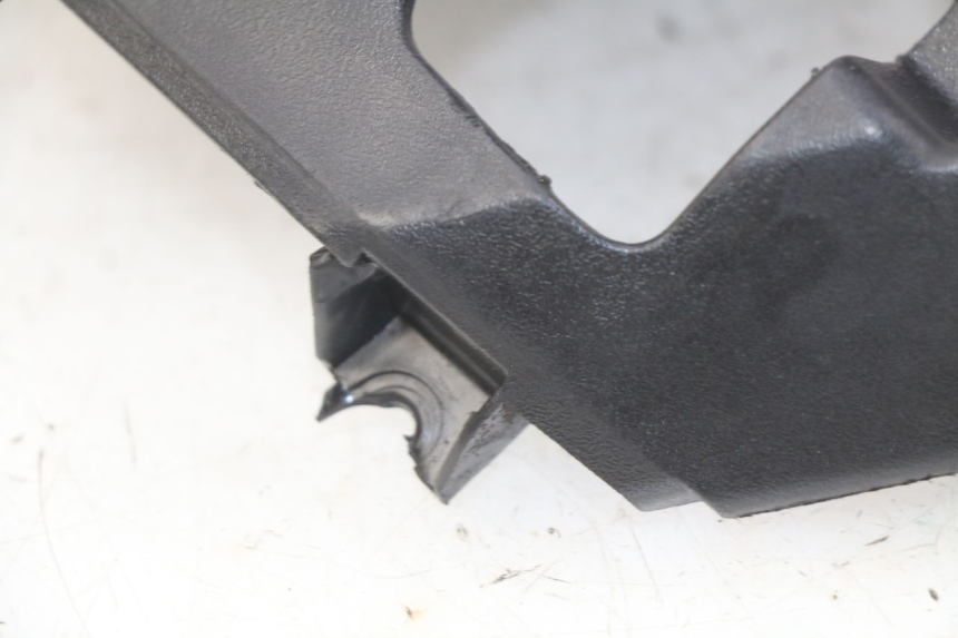 photo de OSŁONA POD LEWYM SIEDZENIEM PEUGEOT KISBEE 4T 50 (2018 - 2022) - Inny kąt widzenia