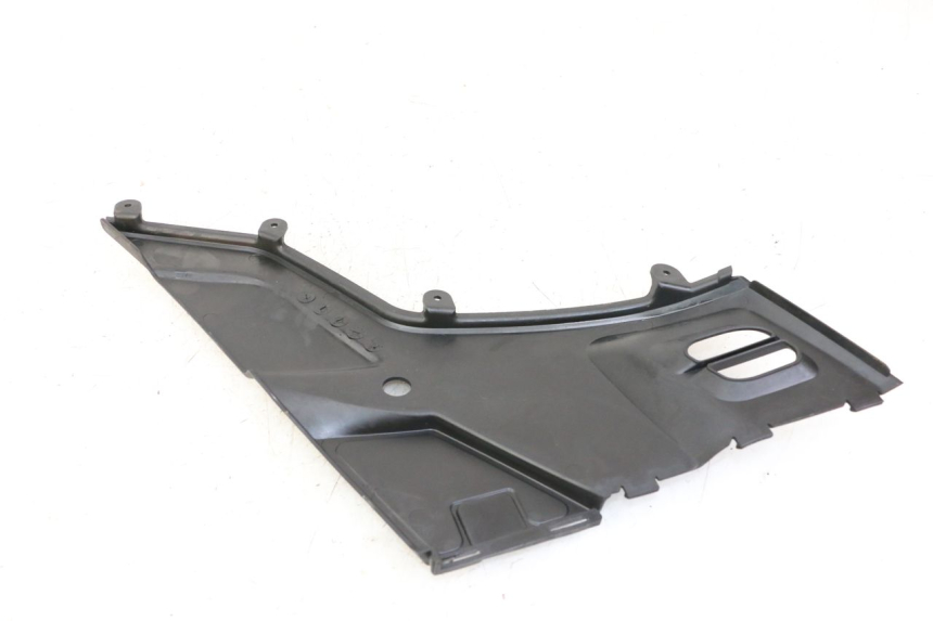 photo de OSŁONA POD LEWYM SIEDZENIEM KYMCO PEOPLE S 125 (2000 - 2008) - Zoom stanu zużycia