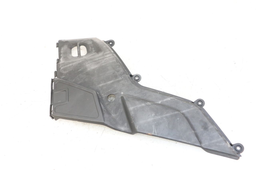 photo de OSŁONA POD LEWYM SIEDZENIEM KYMCO PEOPLE S 125 (2000 - 2008) - Inny kąt widzenia