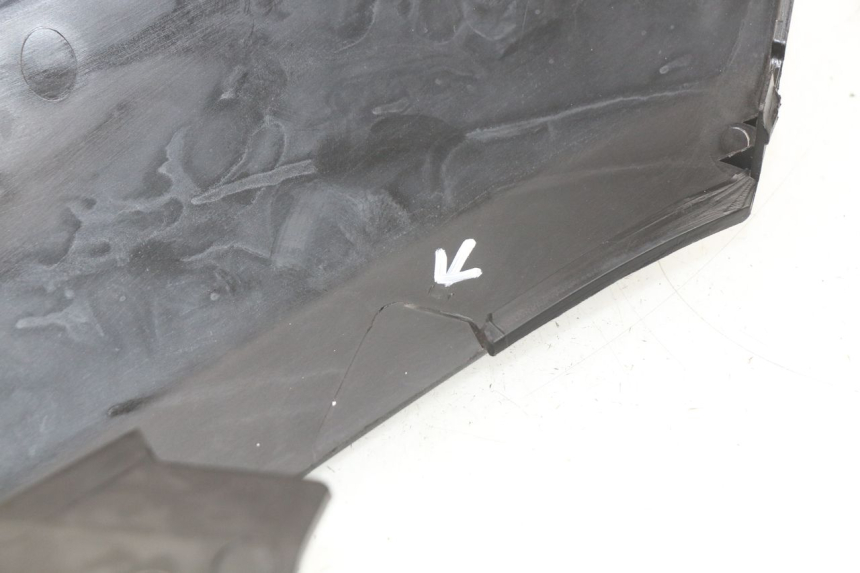 photo de OSŁONA POD LEWYM SIEDZENIEM PEUGEOT METROPOLIS 400 (2017 - 2020) - Zoom stanu zużycia