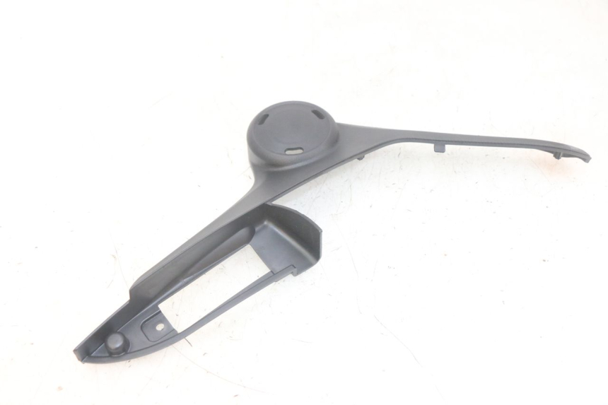 photo de OSŁONA POD LEWYM SIEDZENIEM PIAGGIO MP3 HPE 300 (2019 - 2026) - Zbliżenie techniczne