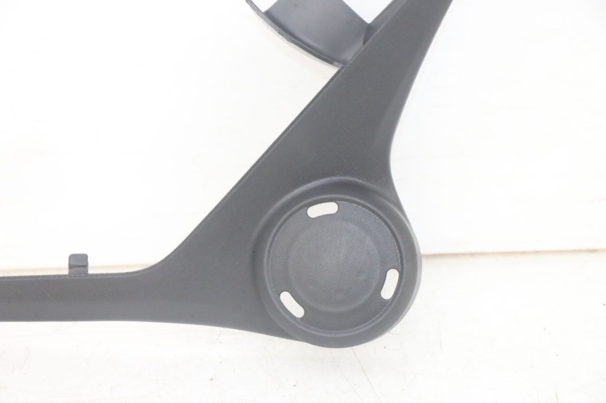 photo de OSŁONA POD LEWYM SIEDZENIEM PIAGGIO MP3 HPE 300 (2019 - 2026) - Punkty mocowania