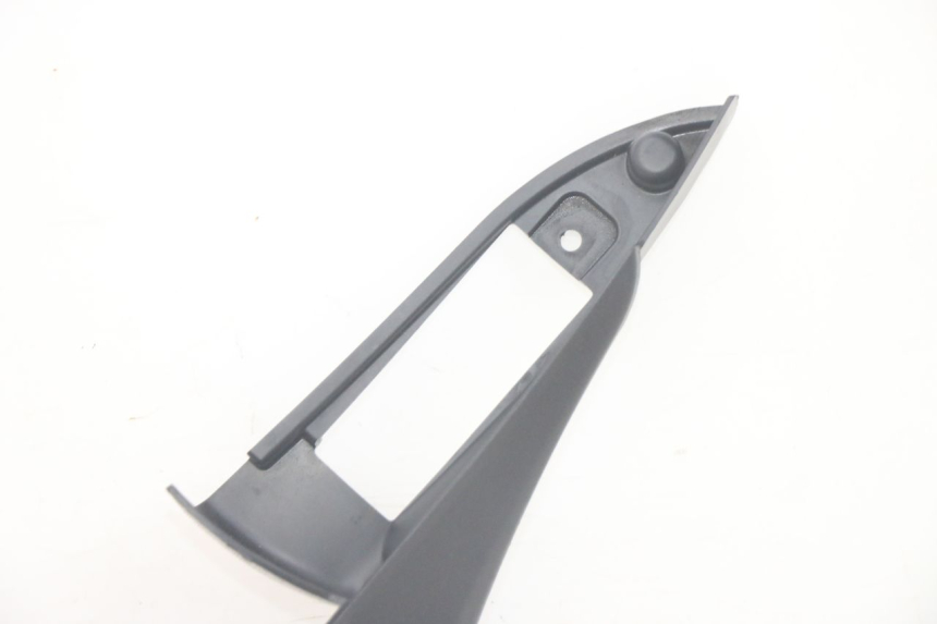 photo de OSŁONA POD LEWYM SIEDZENIEM PIAGGIO MP3 HPE 300 (2019 - 2026) - Stan powierzchni