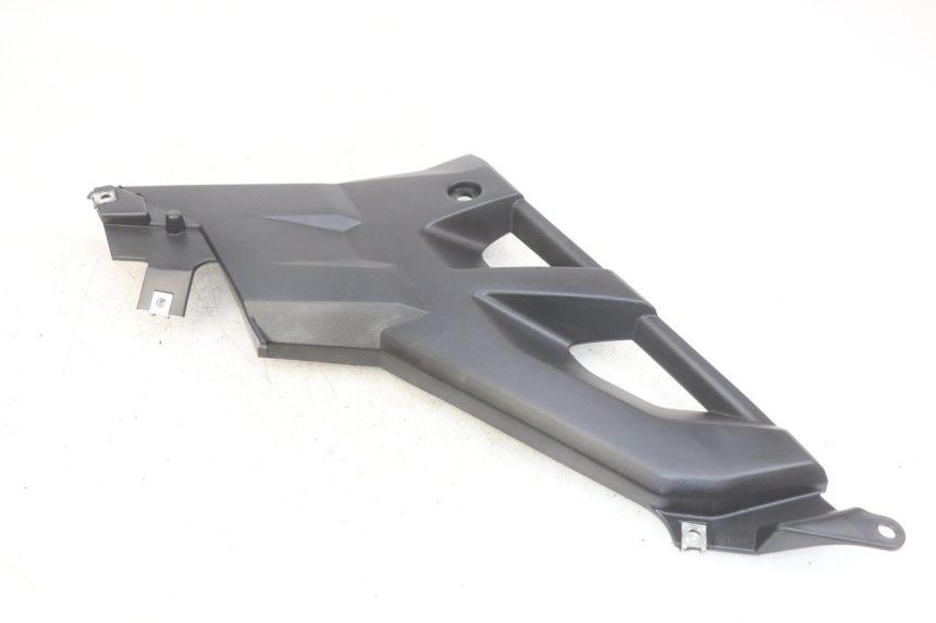 photo de OSŁONA POD LEWYM SIEDZENIEM YAMAHA MT ABS 125 (2014 - 2018) - Zbliżenie techniczne