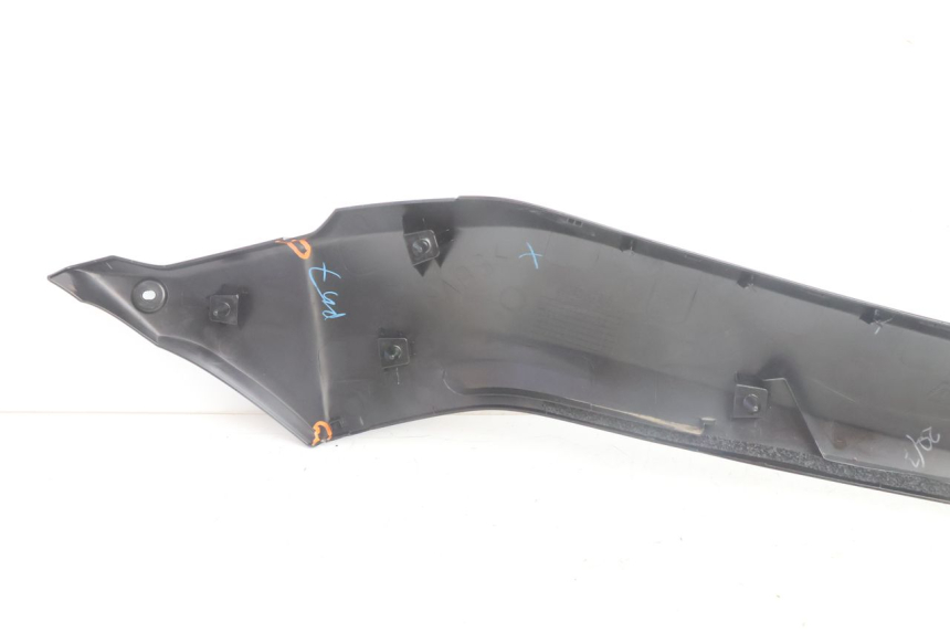 photo de LEWY KOSZ POD SIEDZENIEM YAMAHA N-MAX NMAX 125 (2021 - 2024) - Stan powierzchni
