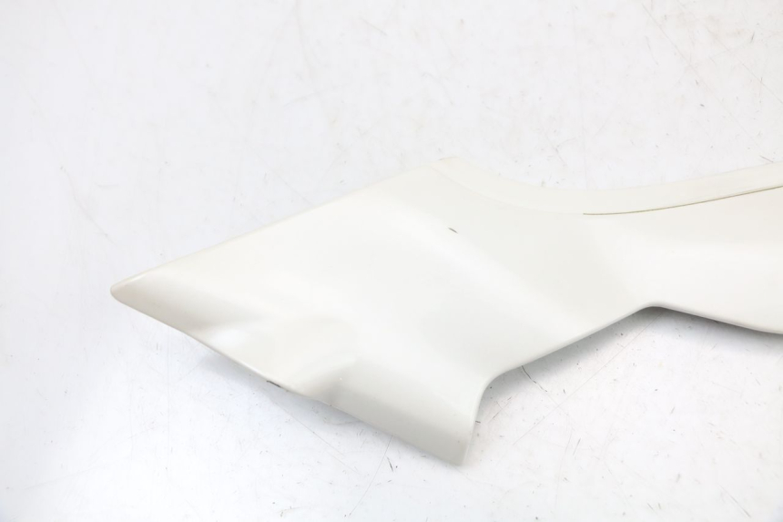 photo de OSŁONA POD LEWYM SIEDZENIEM MOTO GUZZI NORGE 8V GT 1200 (2011 - 2016) - Szczegół części